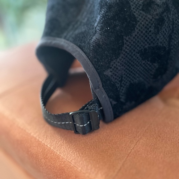 Lululemon hat - Picture 3 of 5